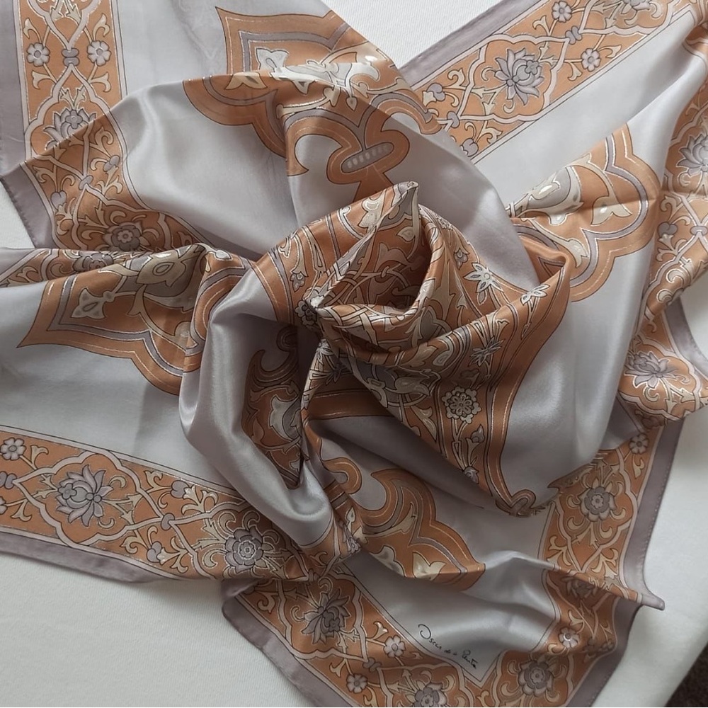 Oscar de la renta Elegant Silk Scarf in Gray and Tan - Picture 1 of 4